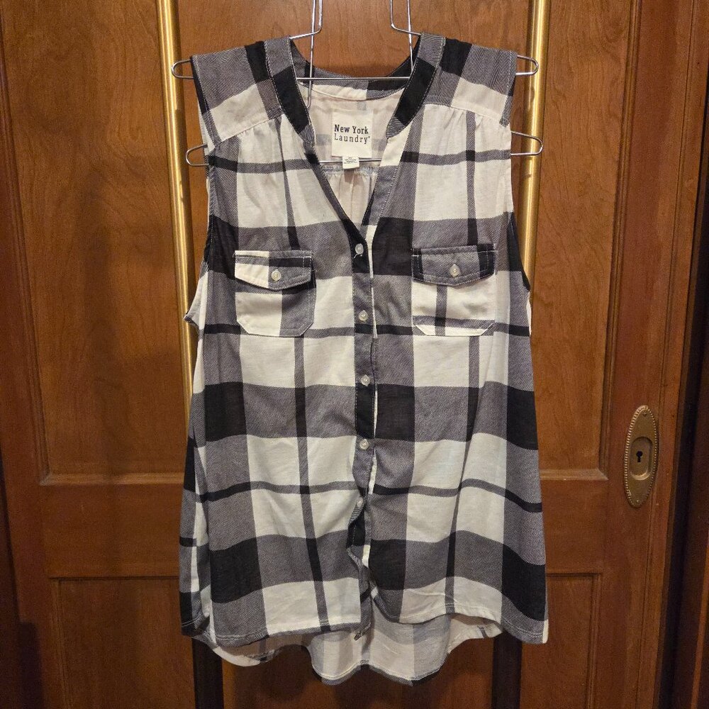 New York Laundry Sleeveless Plaid Top